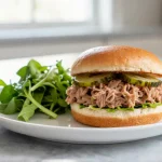 Een heerlijke tonijnburger bereid in de airfryer.